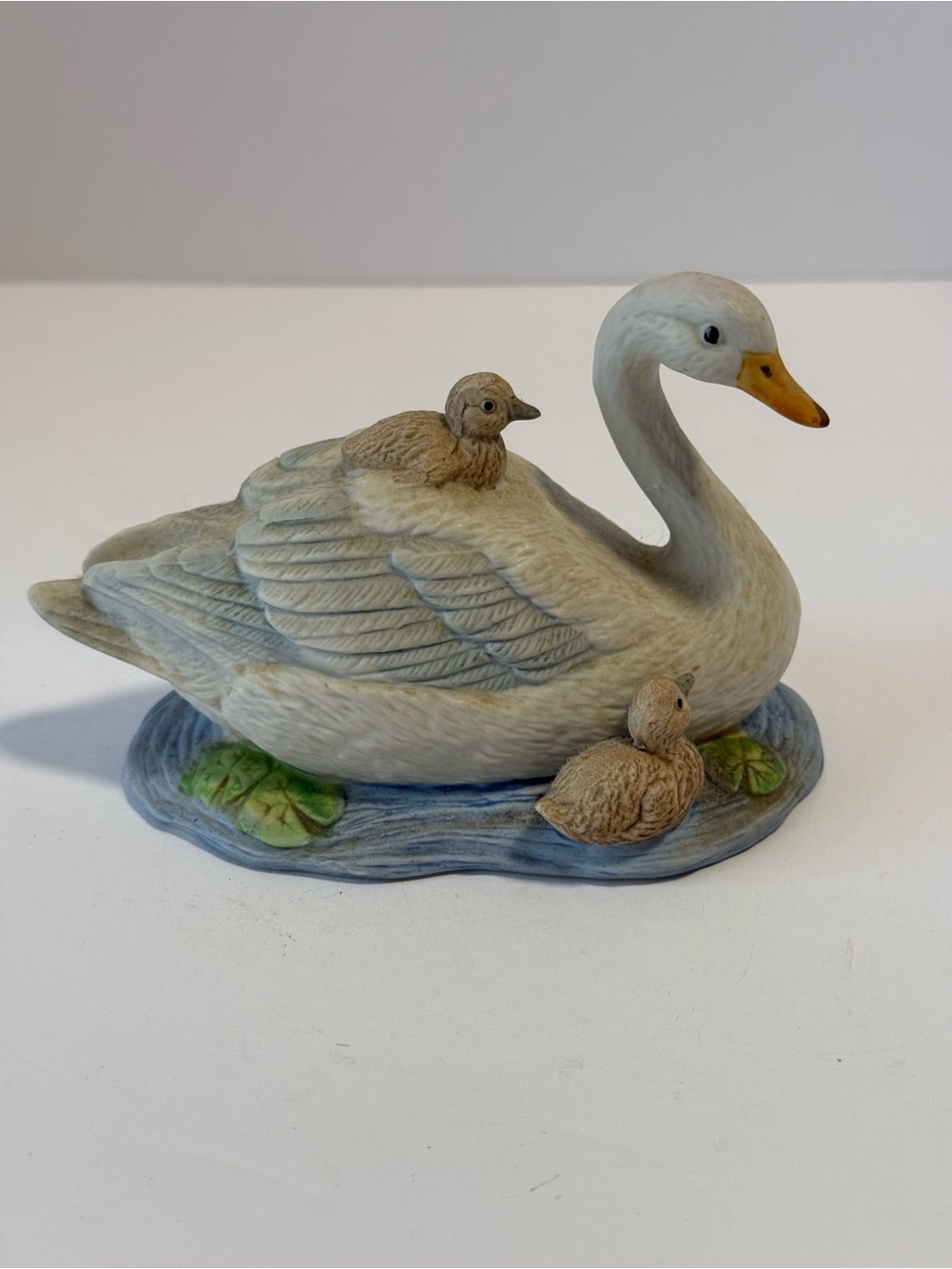 Vintage HOMCO Porcelain Mother Swan & Cygnets Figurine #1467